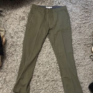 Amazon Essentials Men's Khaki Chinos in Olive